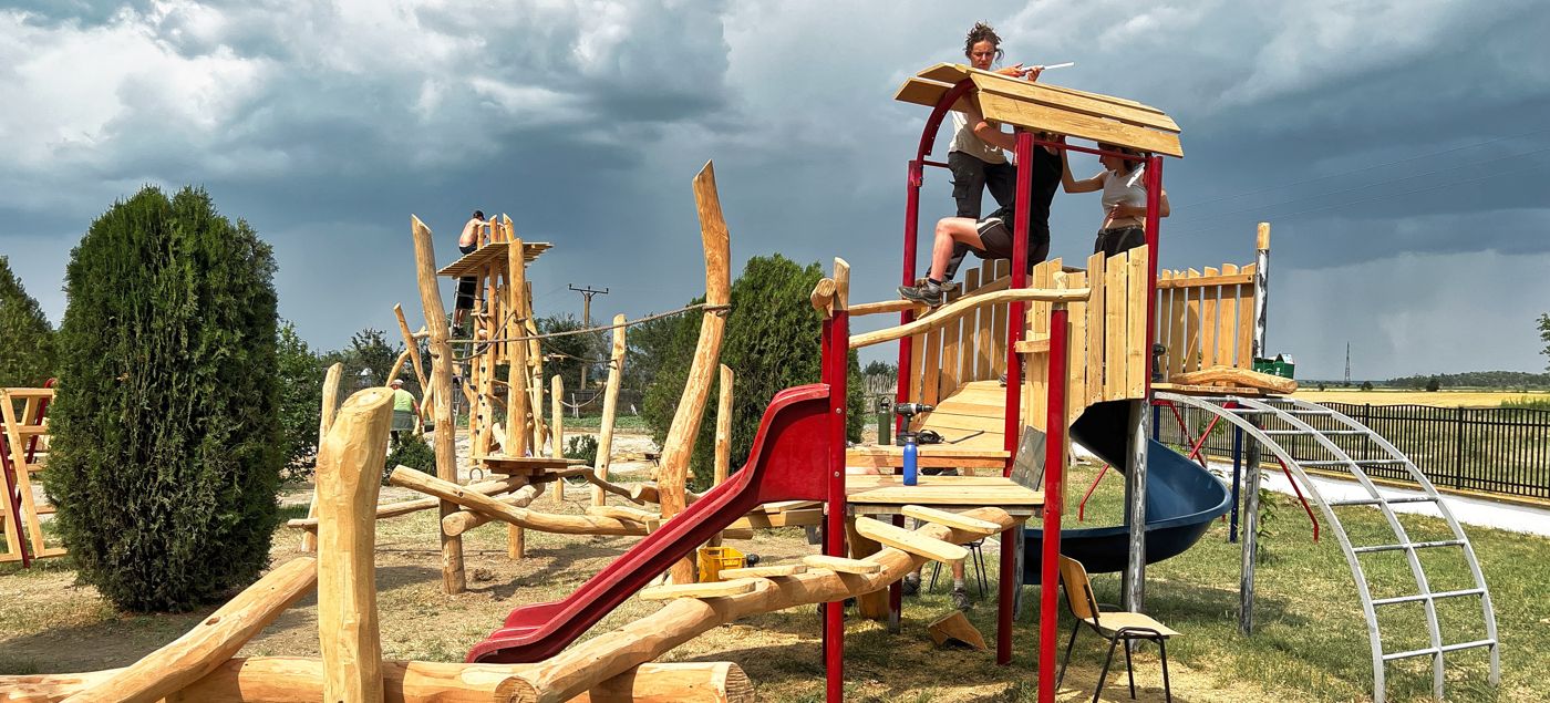 Spielplatz der Jugendgruppe KuKuk Move in Vadu Oii